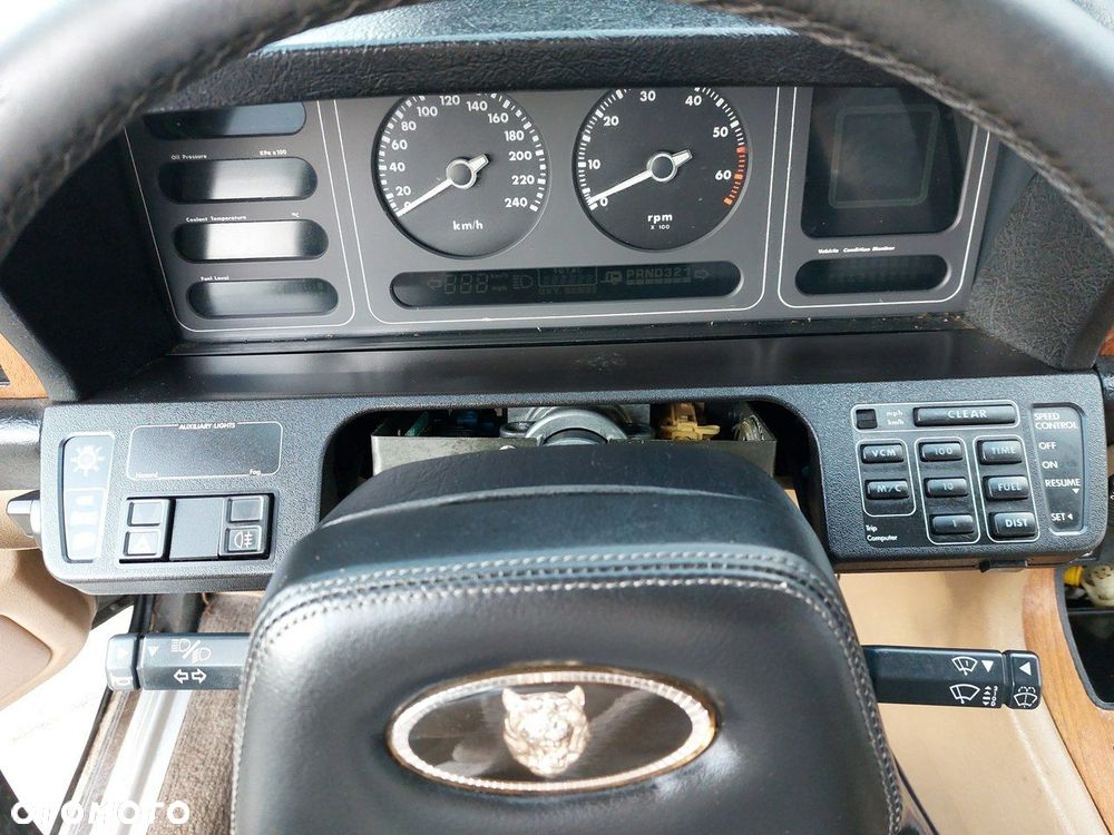 Jaguar XJ - 18