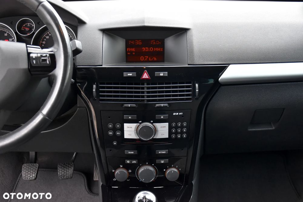 Opel Astra 1.6 Black&White - 25