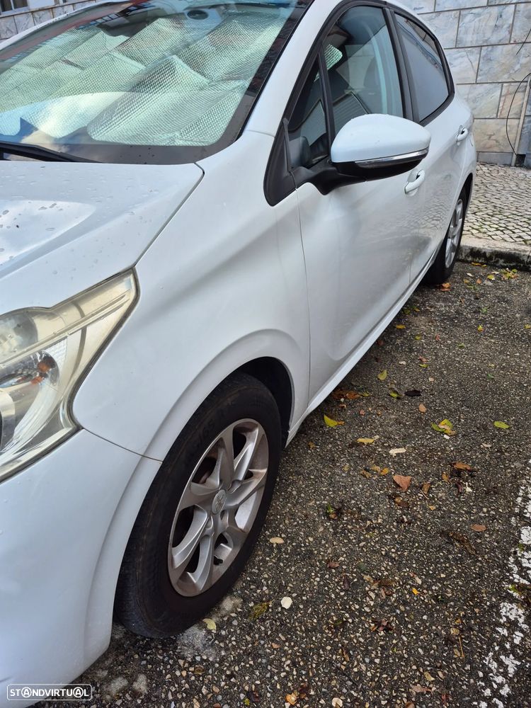 Peugeot 208 1.4 HDi Access - 2