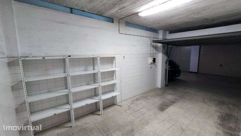 Arrenda-se Garagem no Laranjeiro, Almada - Grande imagem: 4/8