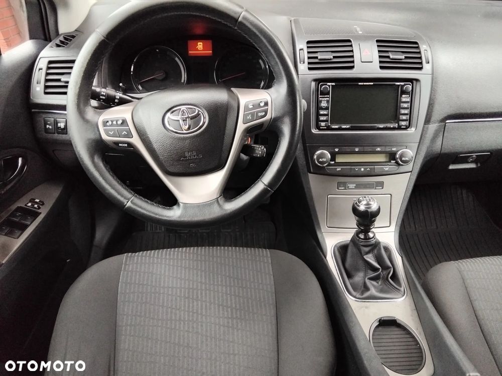 Toyota Avensis 1.8 Sol NAVI - 22
