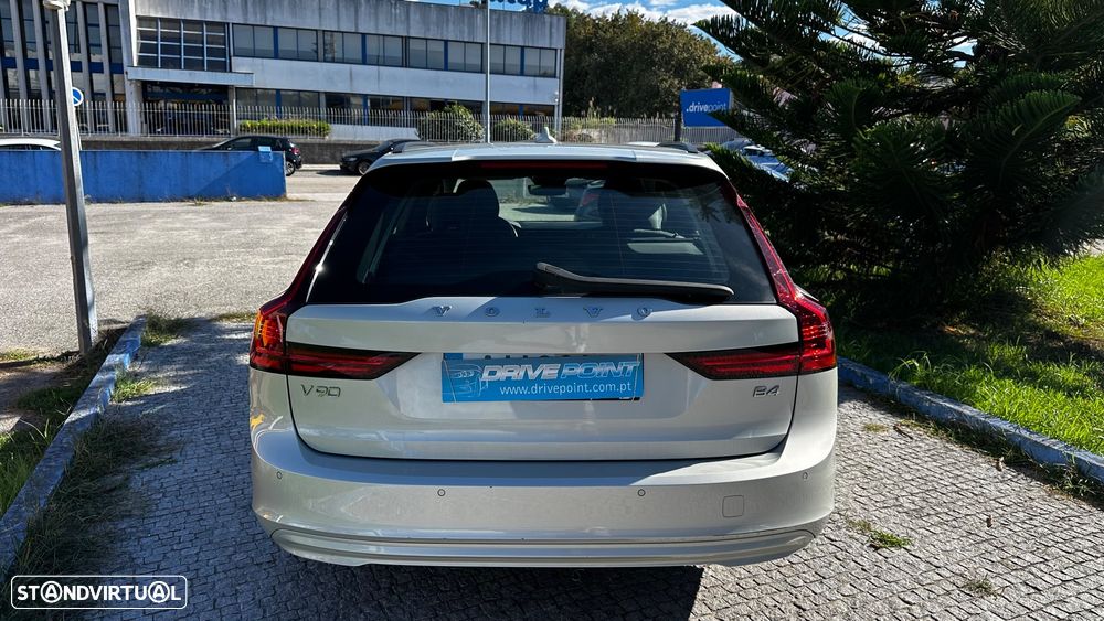 Volvo V90 2.0 B4 Momentum Plus Geartronic - 11