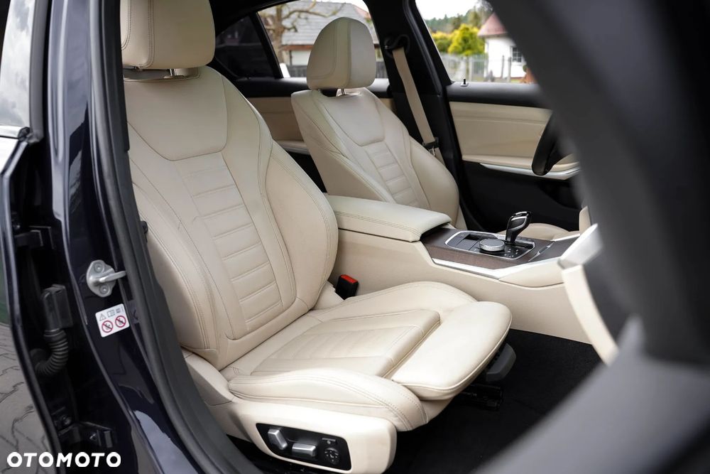 BMW Seria 3 330d xDrive mHEV M Sport - 36