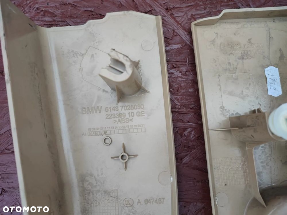 BMW E60 / E60 LCI / E61 / E61 LCI. ORYGINALNA OBUDOWA PROGU LEWA / PRAWA / MASKOWNICA RĄCZKI MASKI / ZAŚLEPKA OBD W KOL. BEŻOWYM + PRZYCISK OTWIERANIA BAGAŻNIKA O NR: 6 987 055 / 6 987 058 OEM. SPRAWNE W 100%. - 7