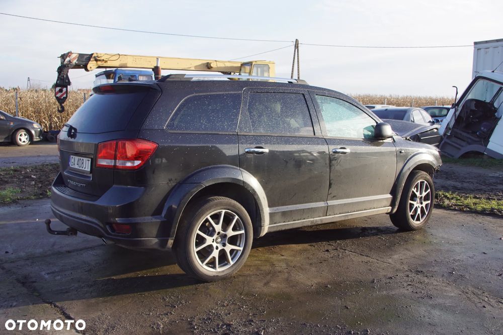 Auto na części - Fiat Freemont 2.0 MultiJet 140 KM 939B5000 C63563517 628 2014R Silnik Skrzynia Drzwi Błotnik Lusterko Zderzak Klapa Lampa Deska Kokpit Sterownik Moduł Czujnik Licznik Wyświetlacz Kierownica Panel - 5