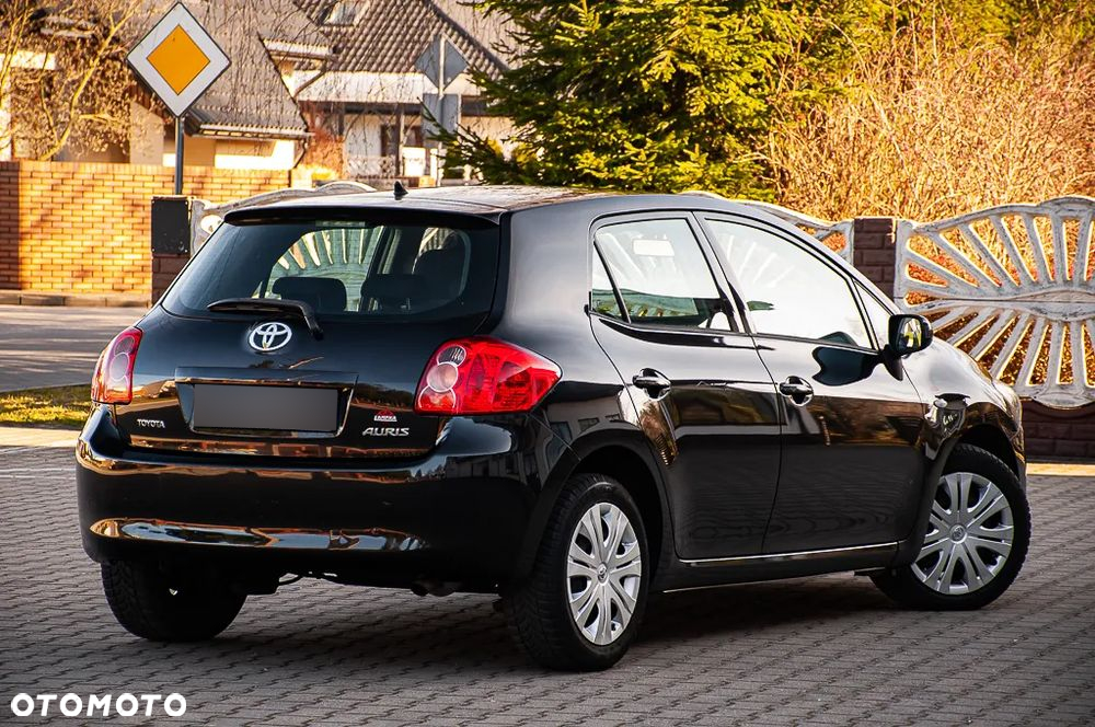 Toyota Auris 1.6 VVT-i Executive - 25