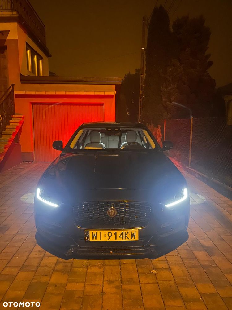 Jaguar XE 2.0 D180 HSE - 32