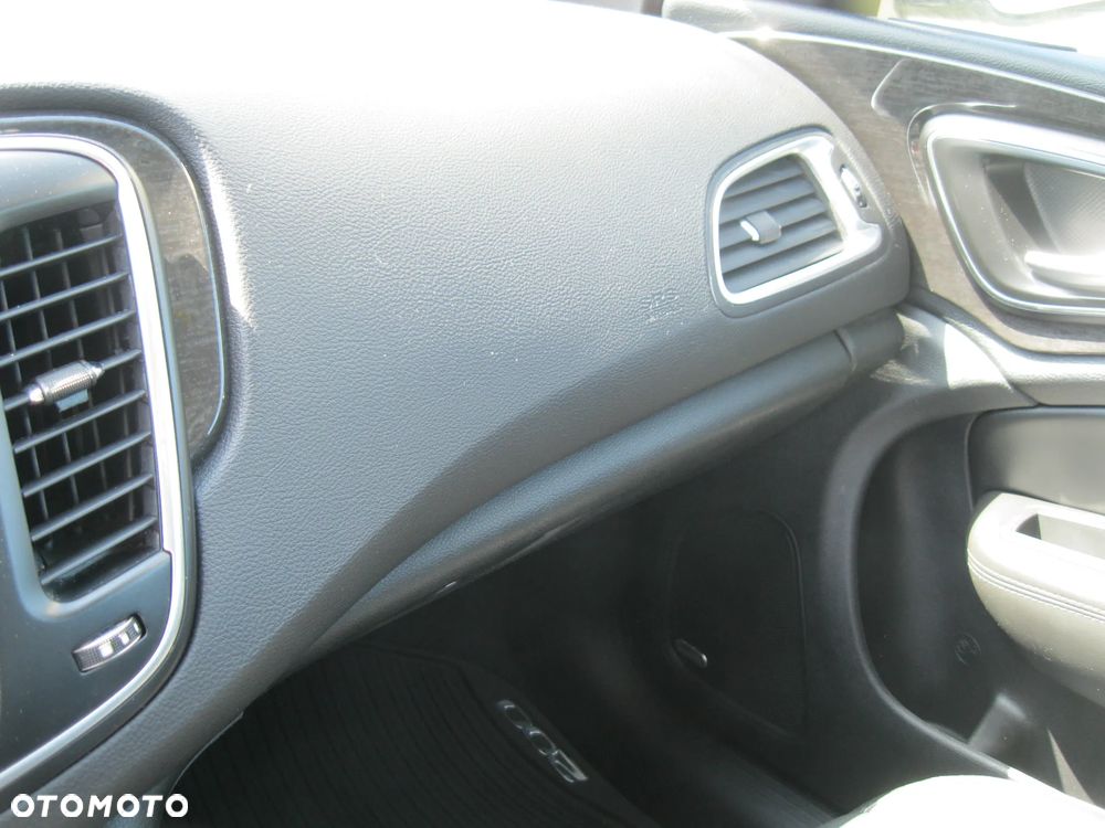 Chrysler 200 - 12