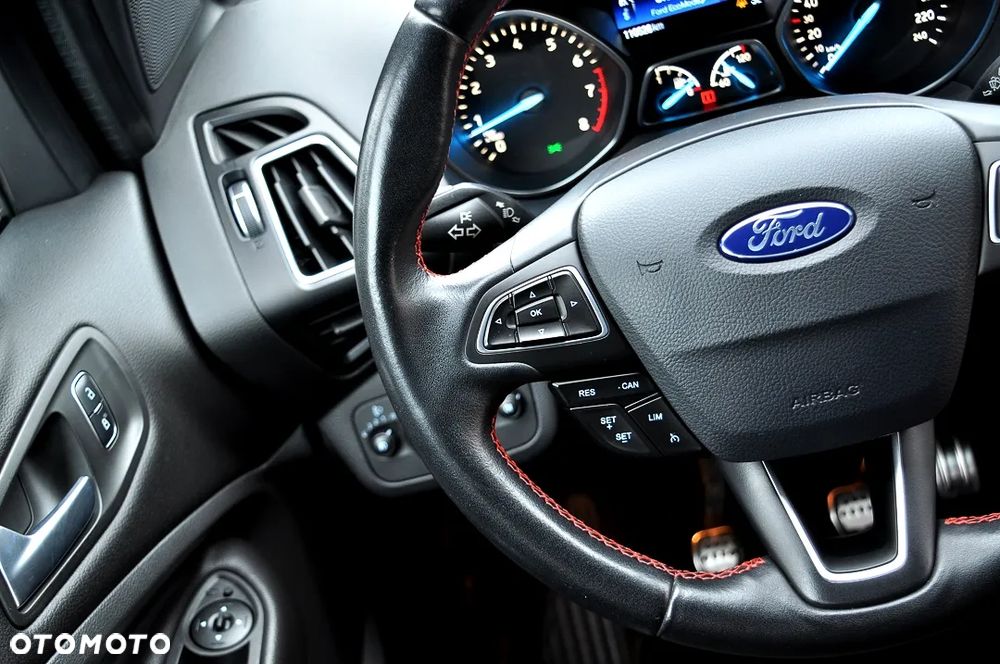 Ford Kuga 1.5 EcoBoost 2x4 ST-Line - 27