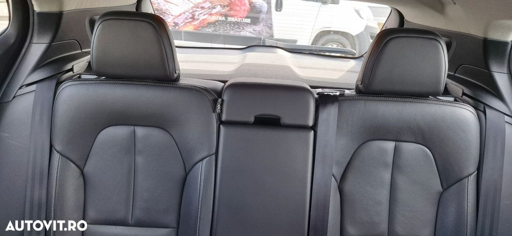 Volvo XC 40 D4 AWD Momentum Pro - 25