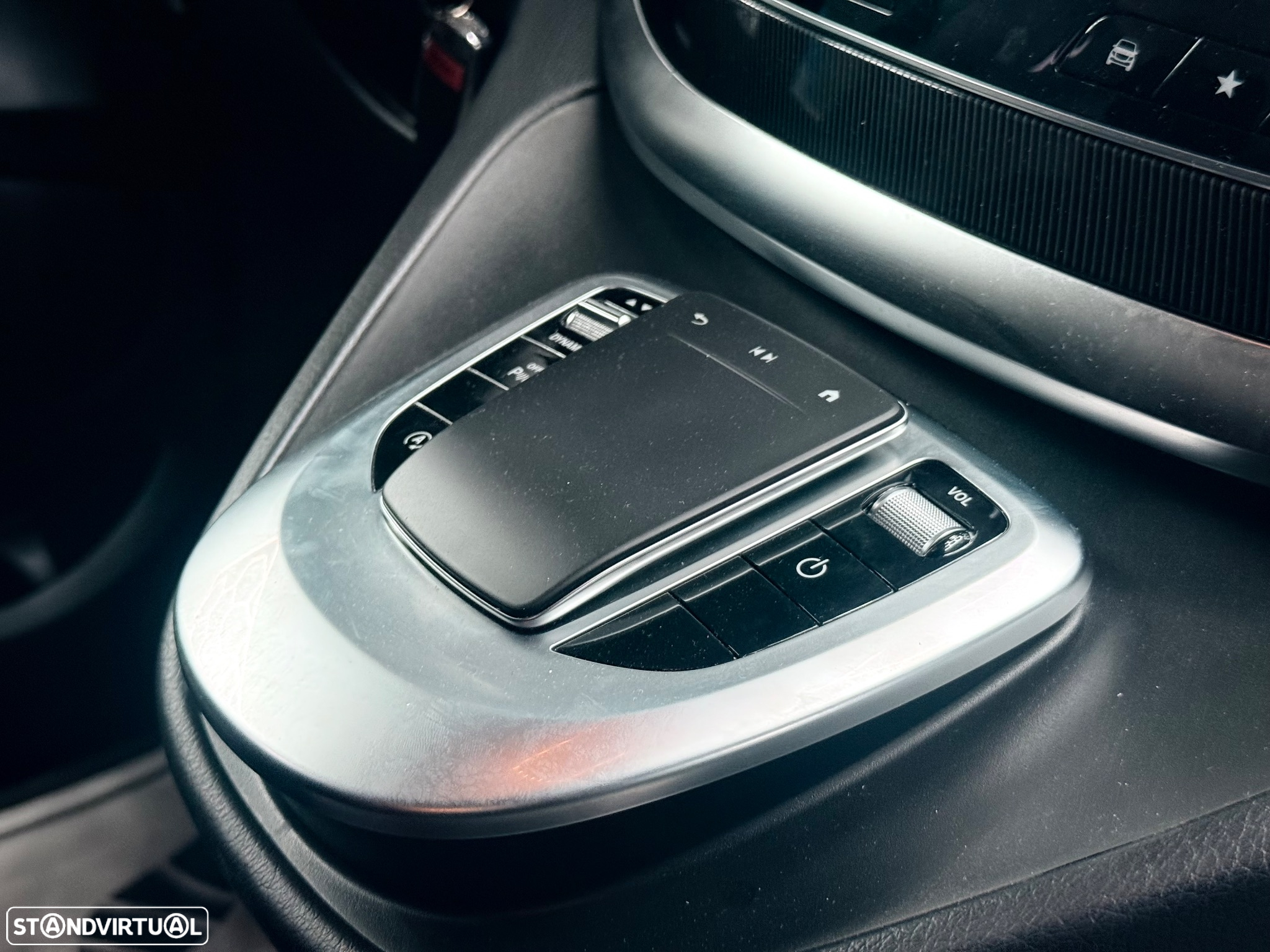 Mercedes-Benz V 300 d Longo Avantgarde - 16