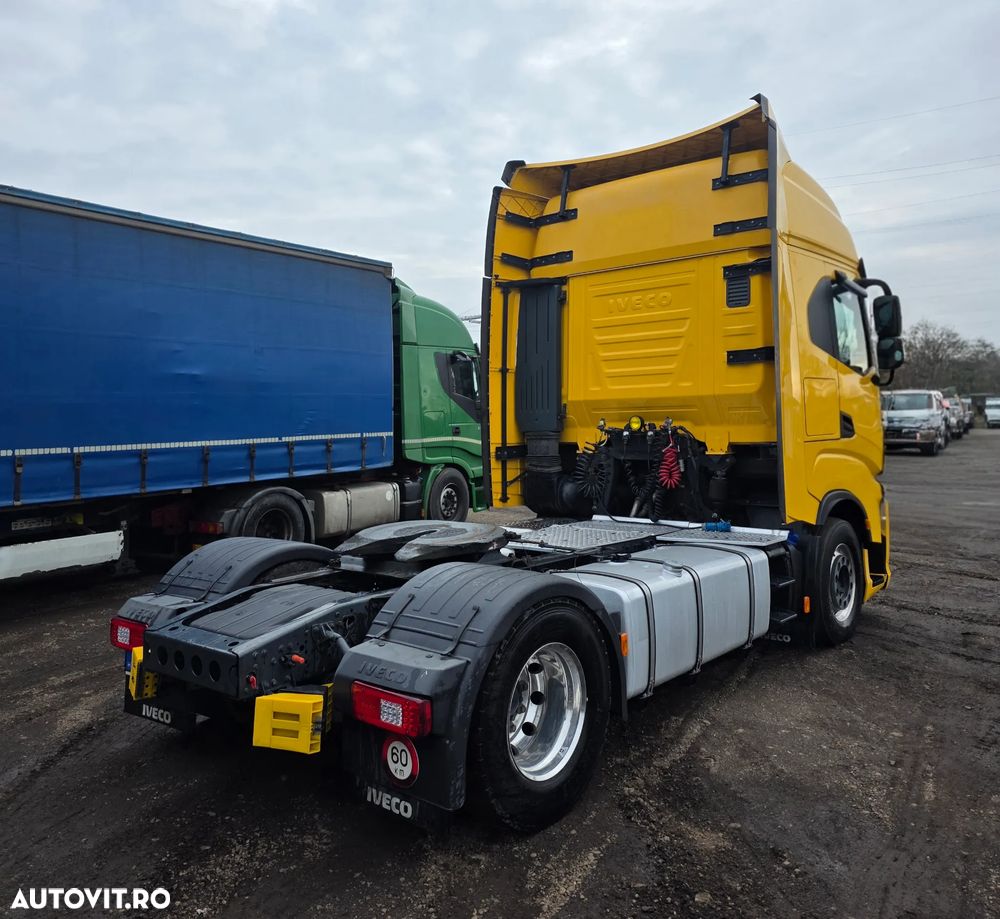 Iveco Stralis Hi-Way - 3