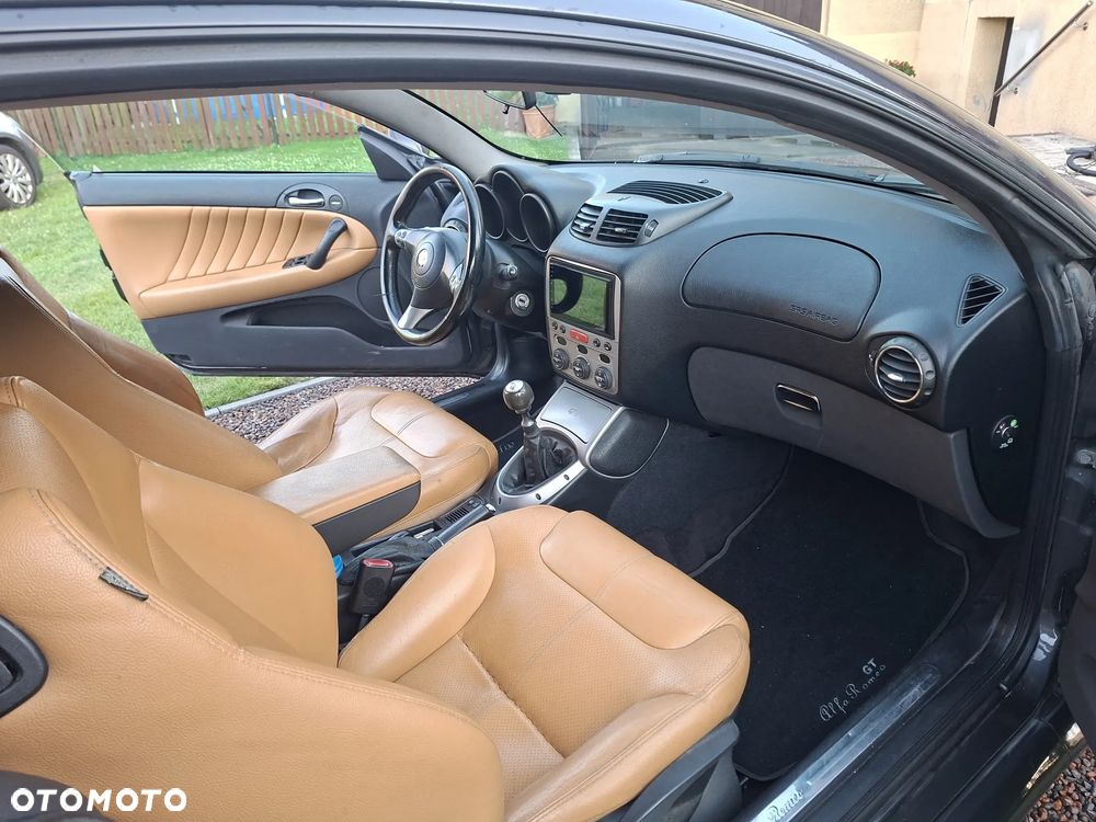 Alfa Romeo GT 1.9JTD 16V Distinctive - 8