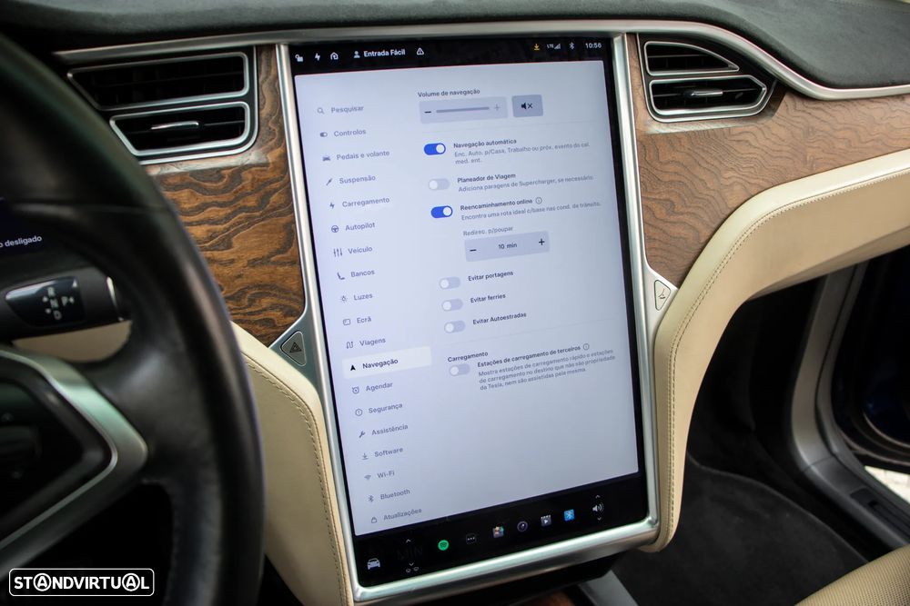 Tesla Model X 90D - 19