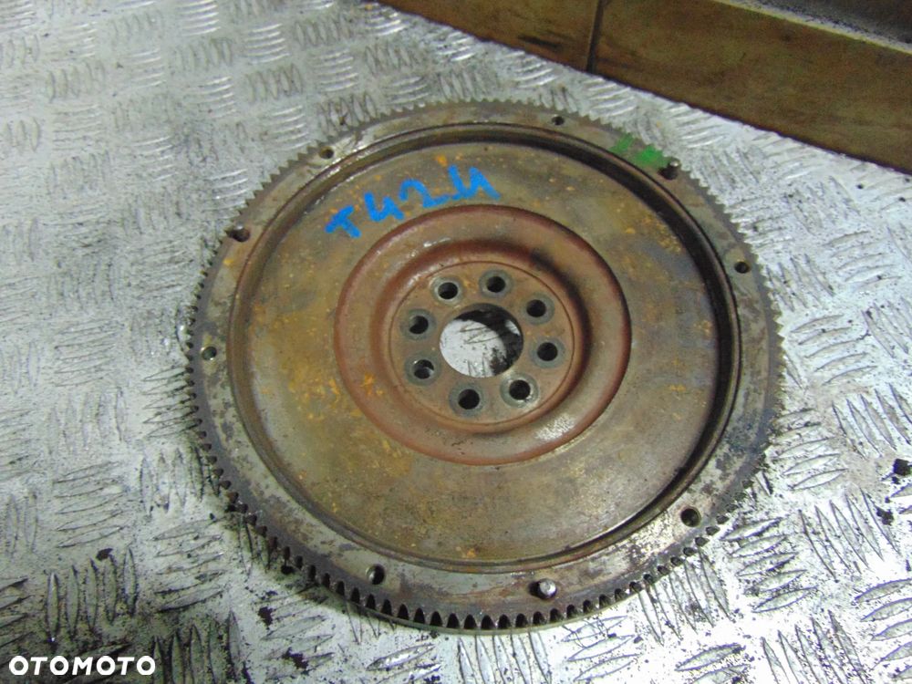 Koło zamachowe t4 2,4 d 074105273D cena sztuka - 7