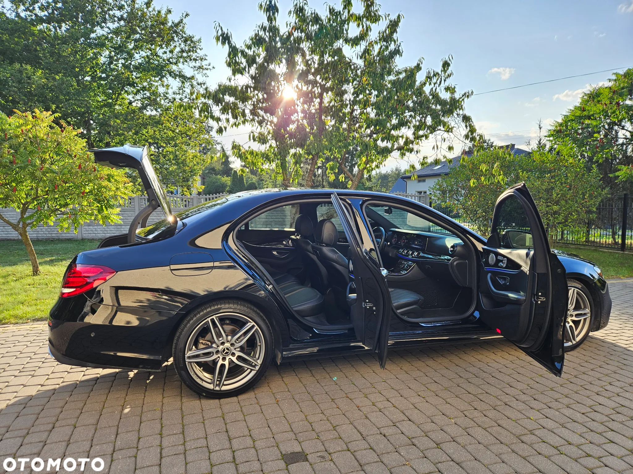 Mercedes-Benz Klasa E 300 9G-TRONIC AMG Line - 14