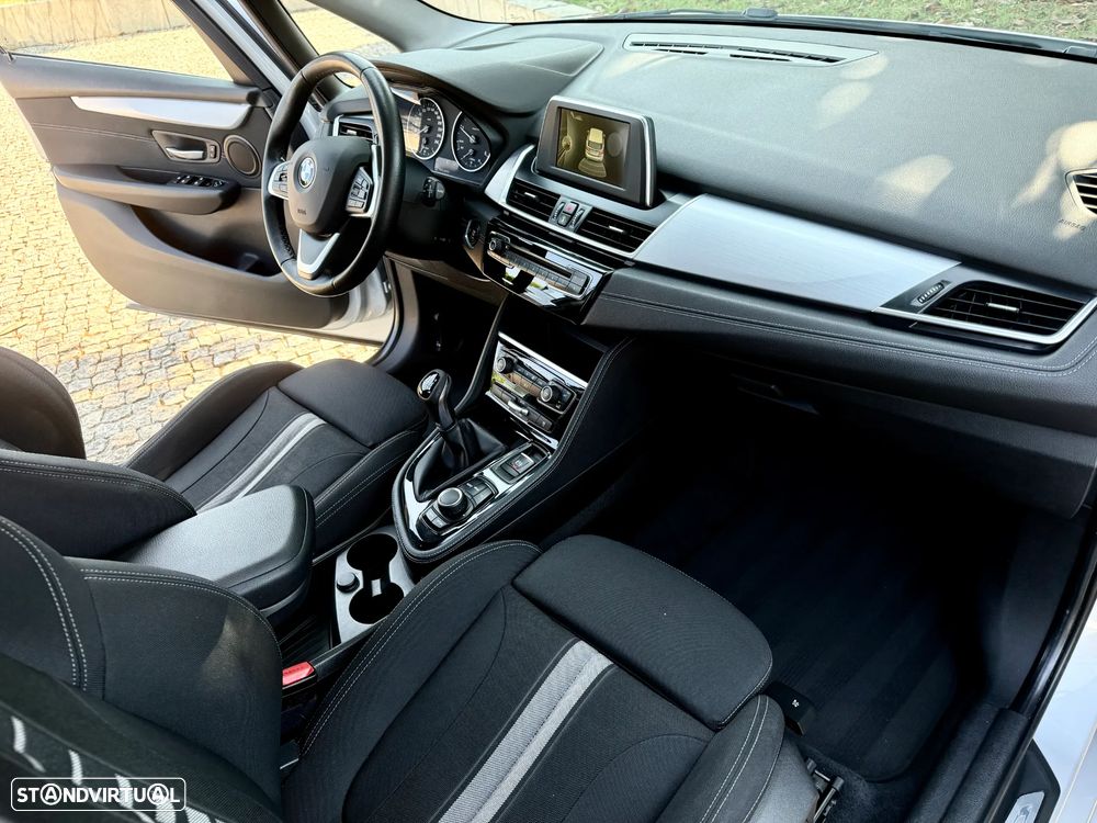 BMW 218 Active Tourer d Line Sport - 27