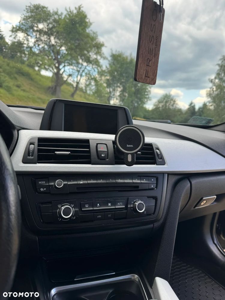BMW Seria 3 316i - 11