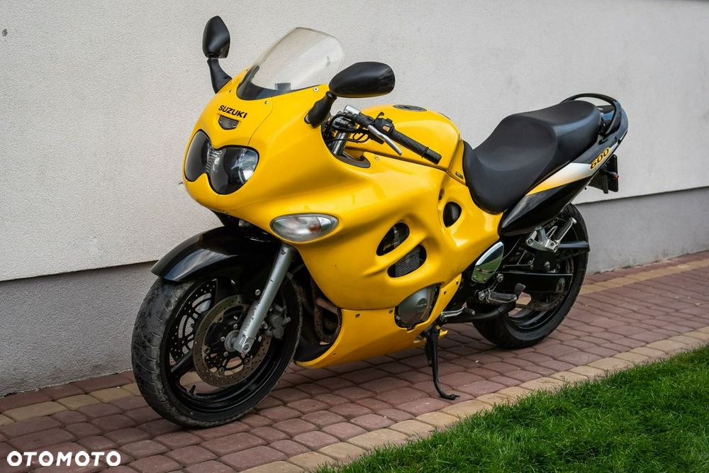 Suzuki GSX - 6