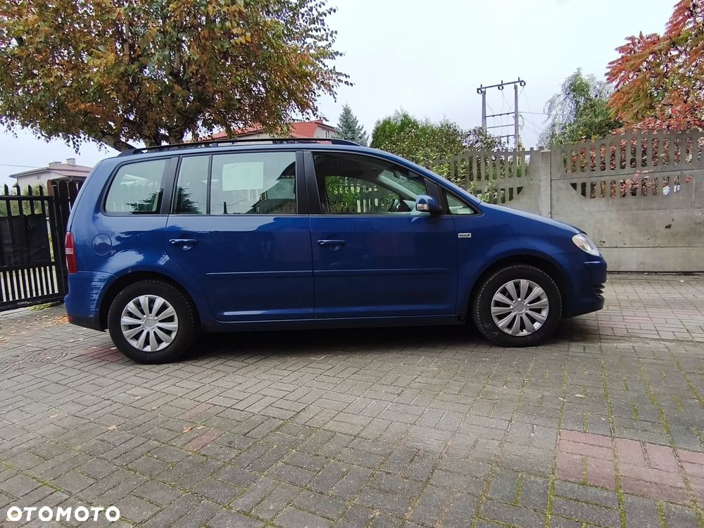 Volkswagen Touran - 16
