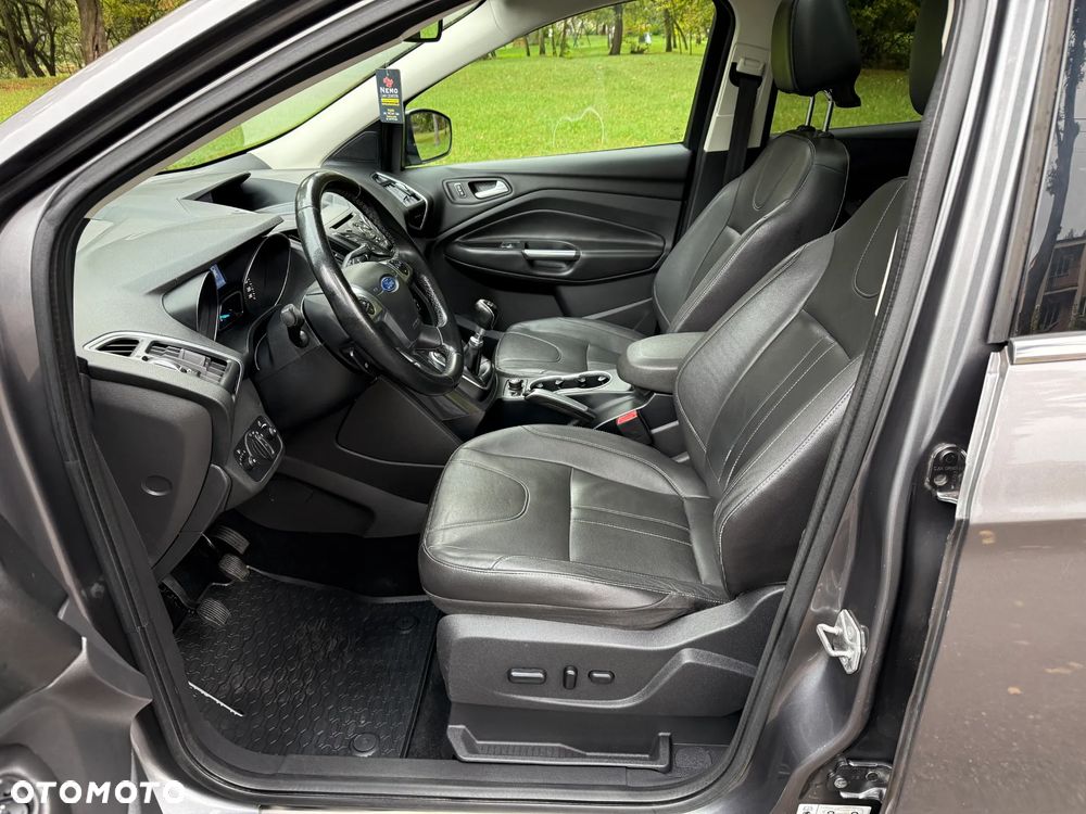 Ford Kuga 2.0 TDCi 2x4 Titanium - 12