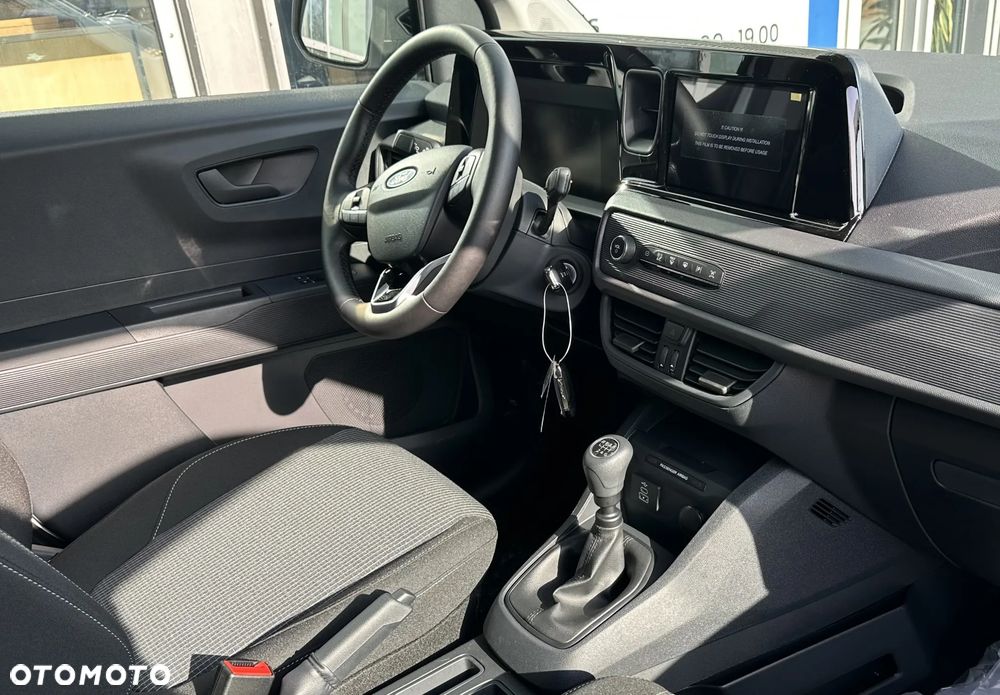 Ford Transit Courier - 11