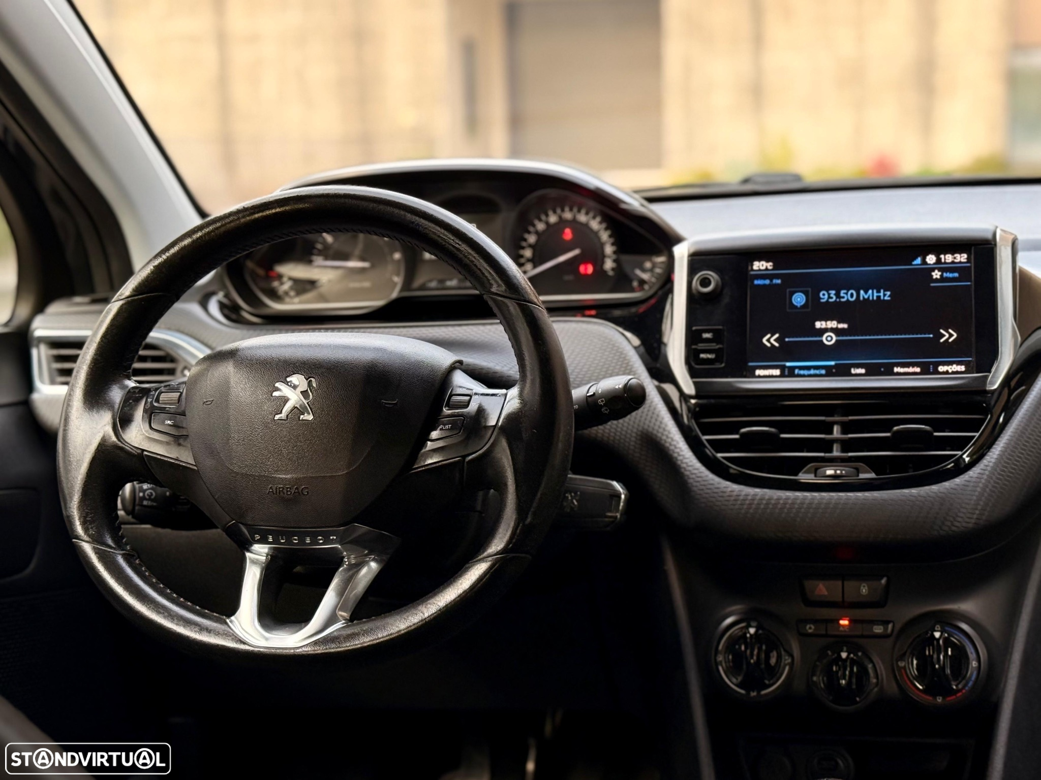 Peugeot 208 1.2 VTi SE Style - 3
