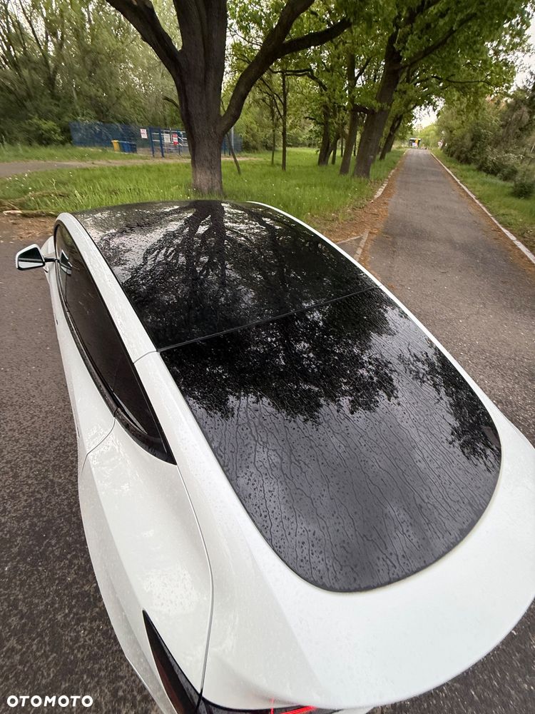 Tesla Model Y Long Range Dual Motor AWD - 28