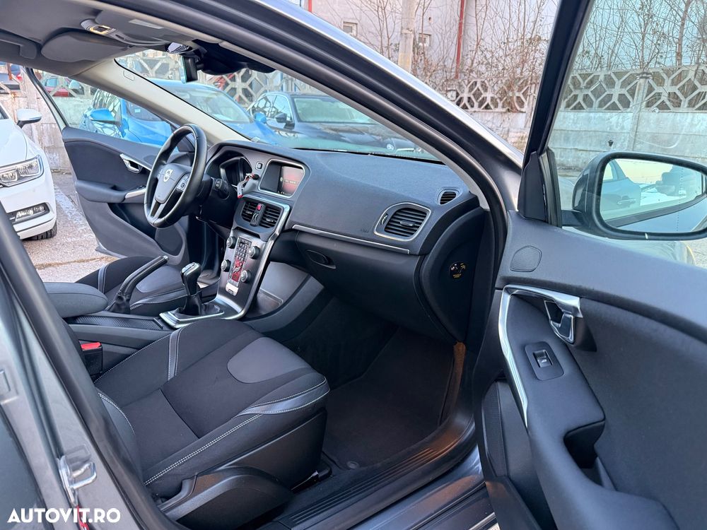 Volvo V40 D2 R Design - 5