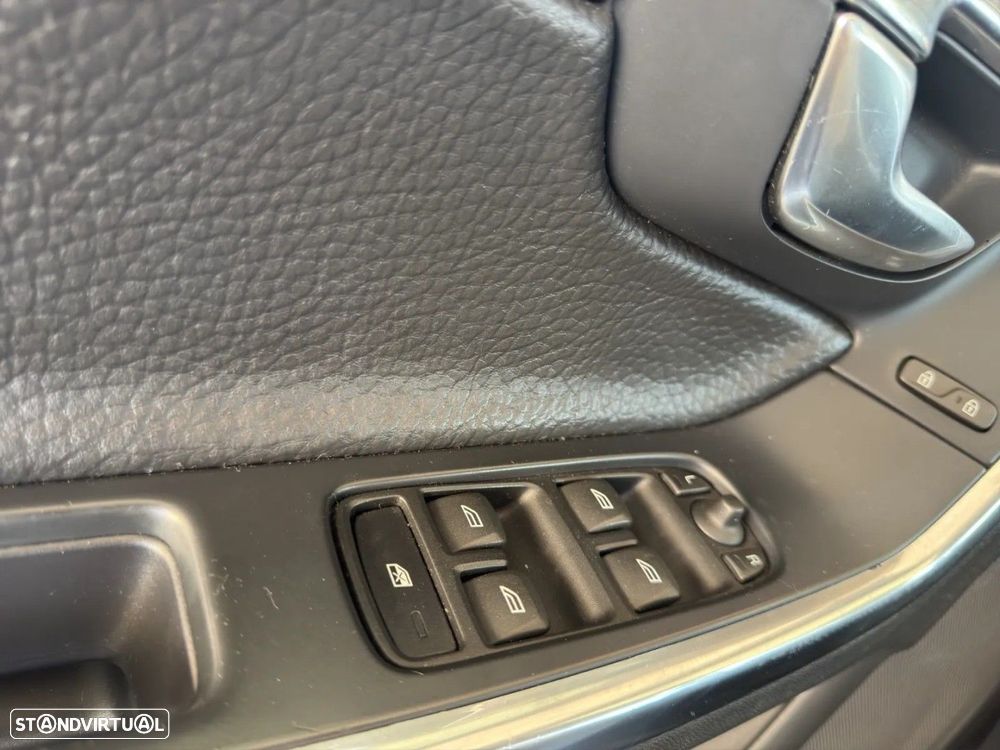 Volvo V60 1.6 D2 Momentum Eco - 14