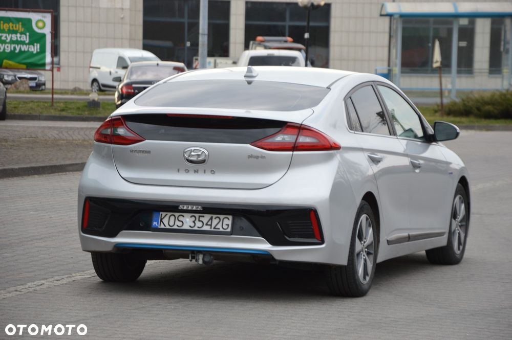 Hyundai IONIQ - 13