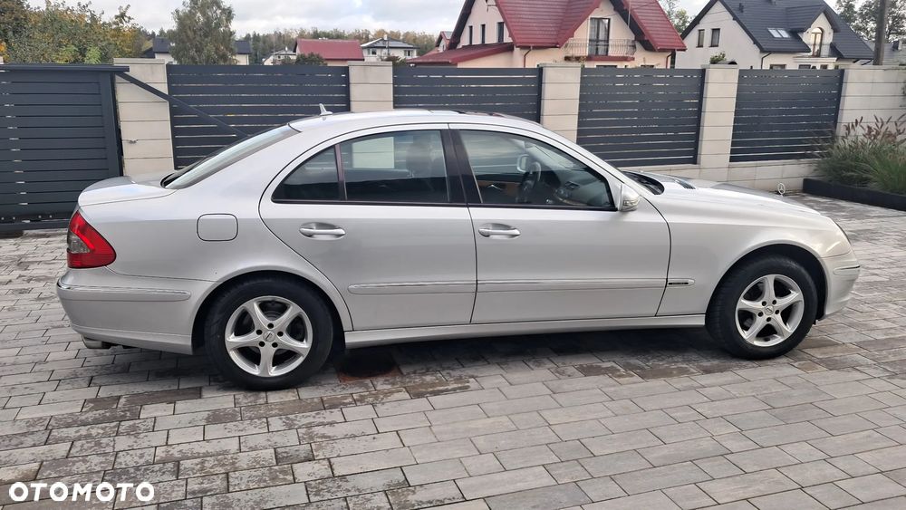 Mercedes-Benz Klasa E 280 4-Matic Elegance - 23