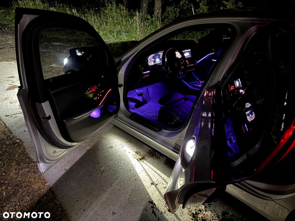 BMW Seria 3 330i Sport - 27