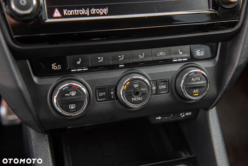 Skoda Octavia Combi 2.0 TSI DSG RS - 27