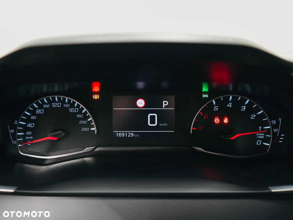 Peugeot 2008 1.5 BlueHDi Allure S&S EAT8 - 26