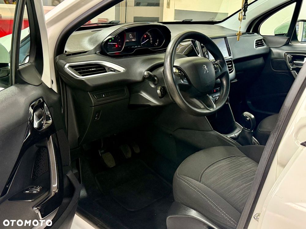 Peugeot 208 - 32