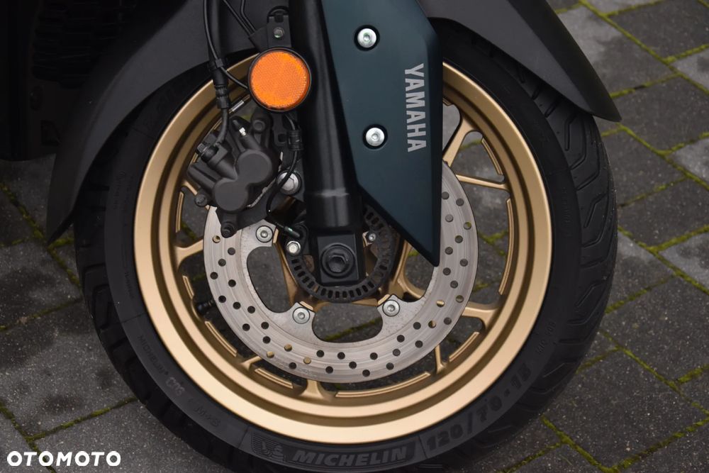 Yamaha X-max - 24