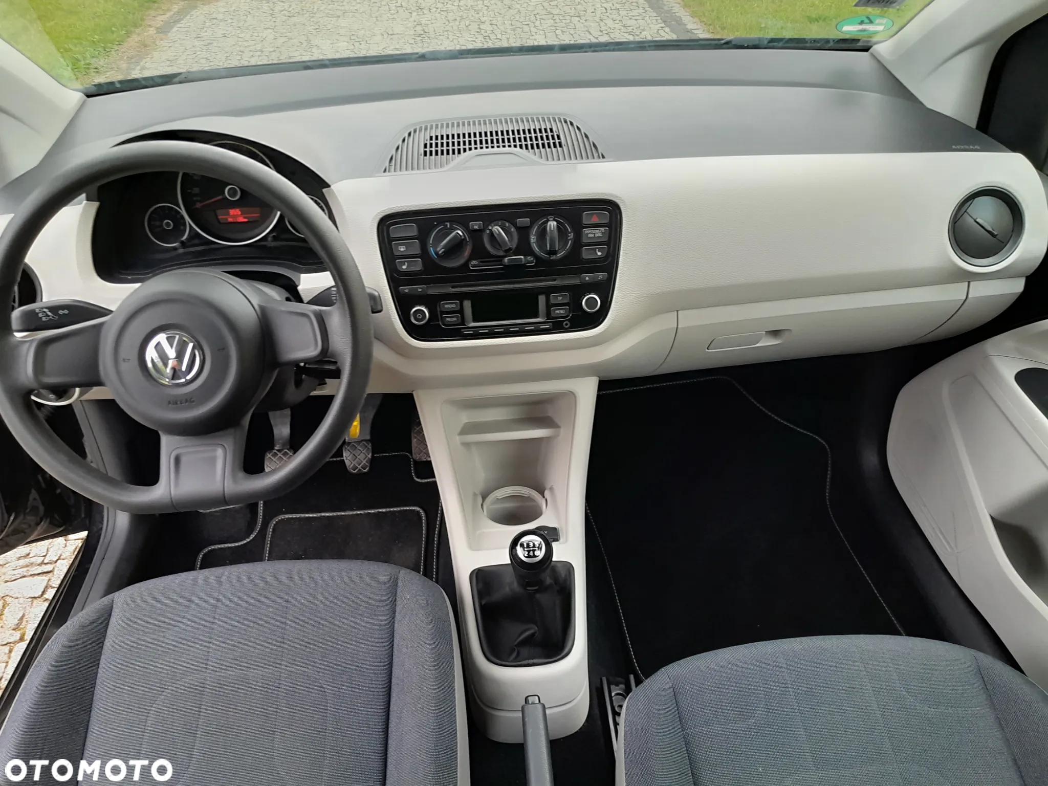 Volkswagen up! 1.0 high - 10