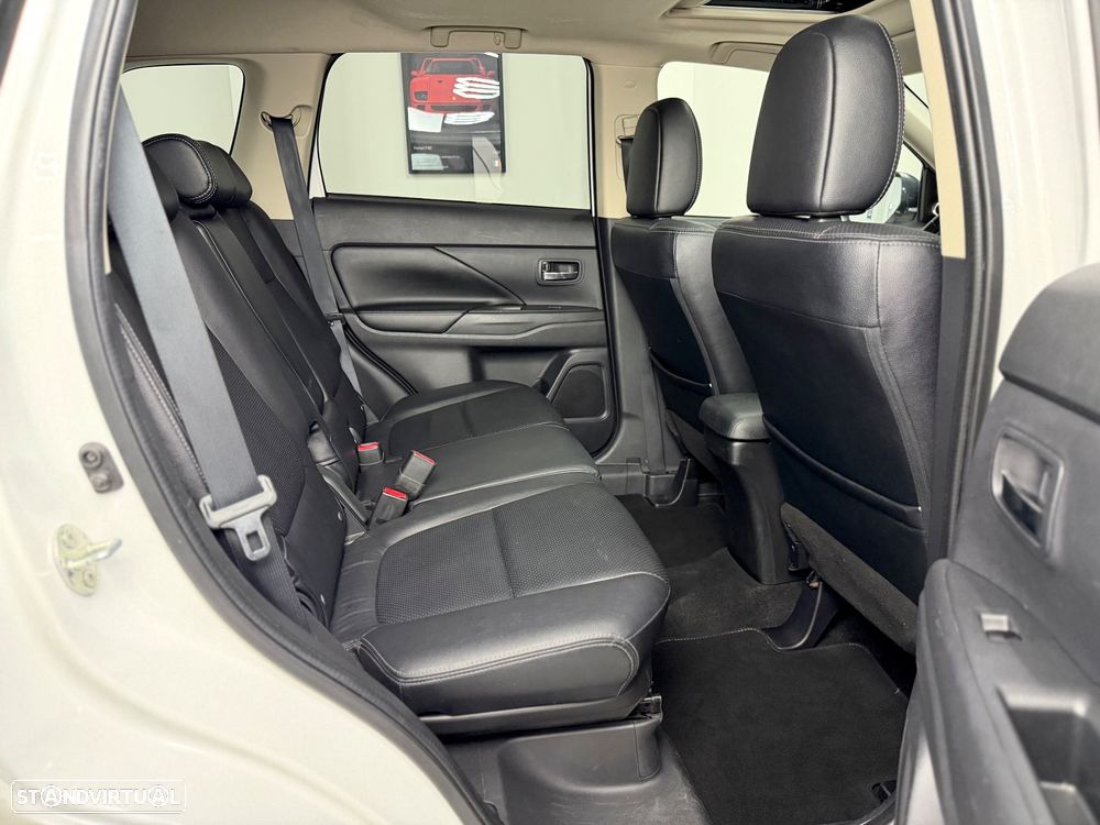 Mitsubishi Outlander 2.2 DI-D Intense - 22