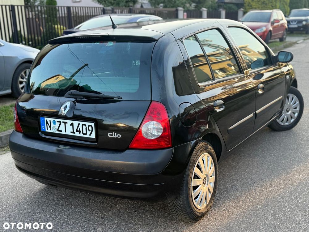 Renault Clio 1.2 16V Emotion - 9