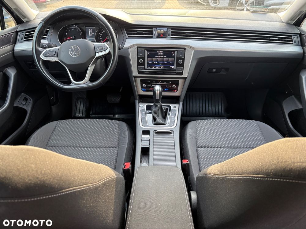 Volkswagen Passat - 11
