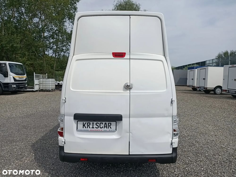 Nissan ENV 200 Maxi - 10