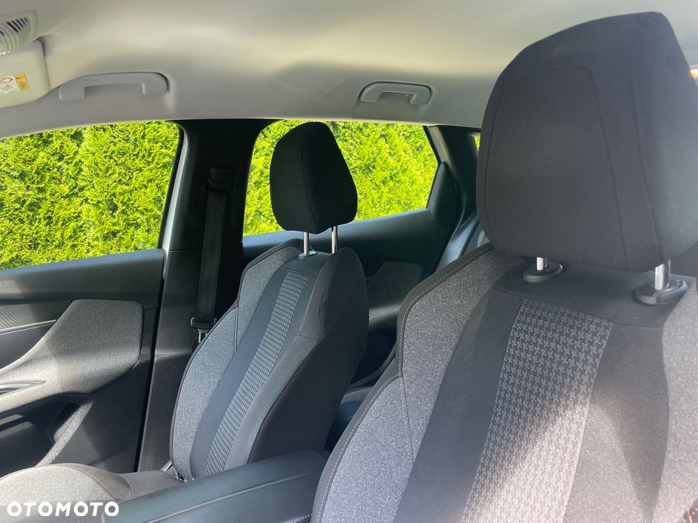 Peugeot 3008 1.2 PureTech GPF Allure S&S - 17