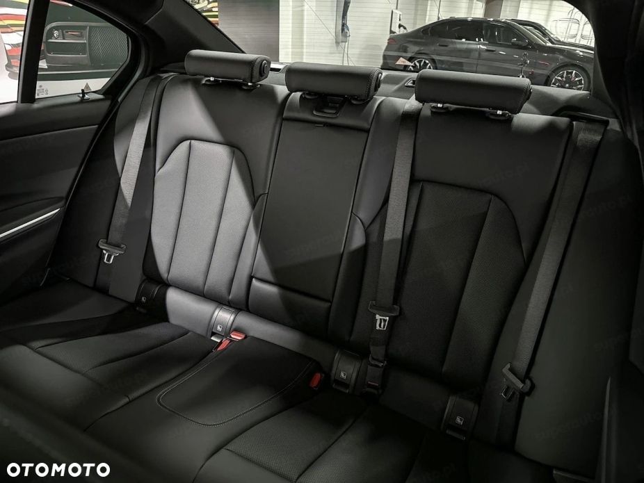 BMW Seria 3 318i M Sport - 10