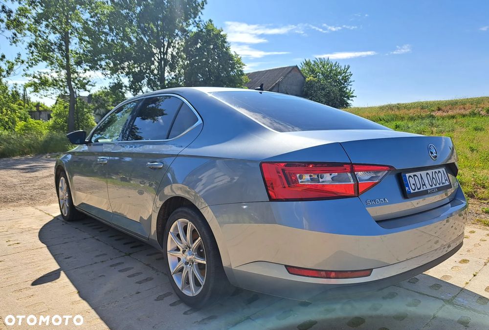 Skoda Superb 2.0 TDI Ambition - 11