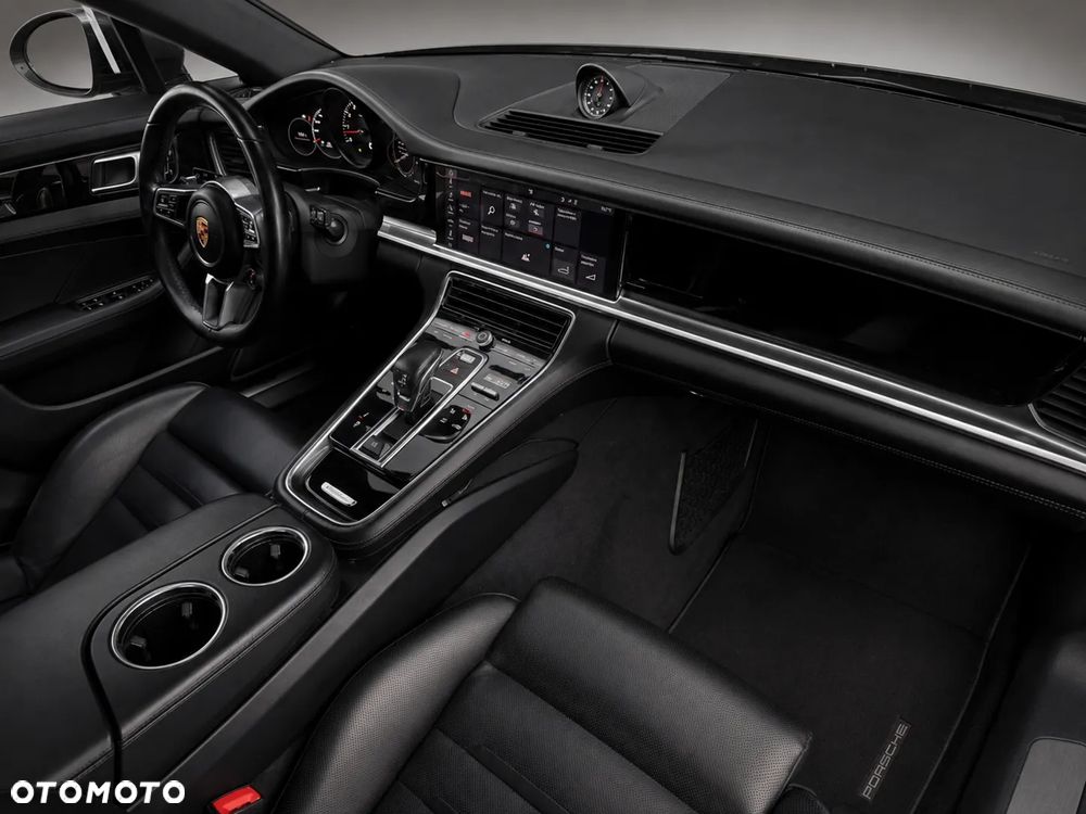 Porsche Panamera 4 - 9