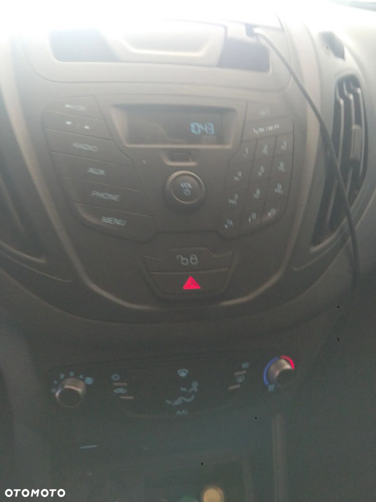 Ford Transit Courier - 8