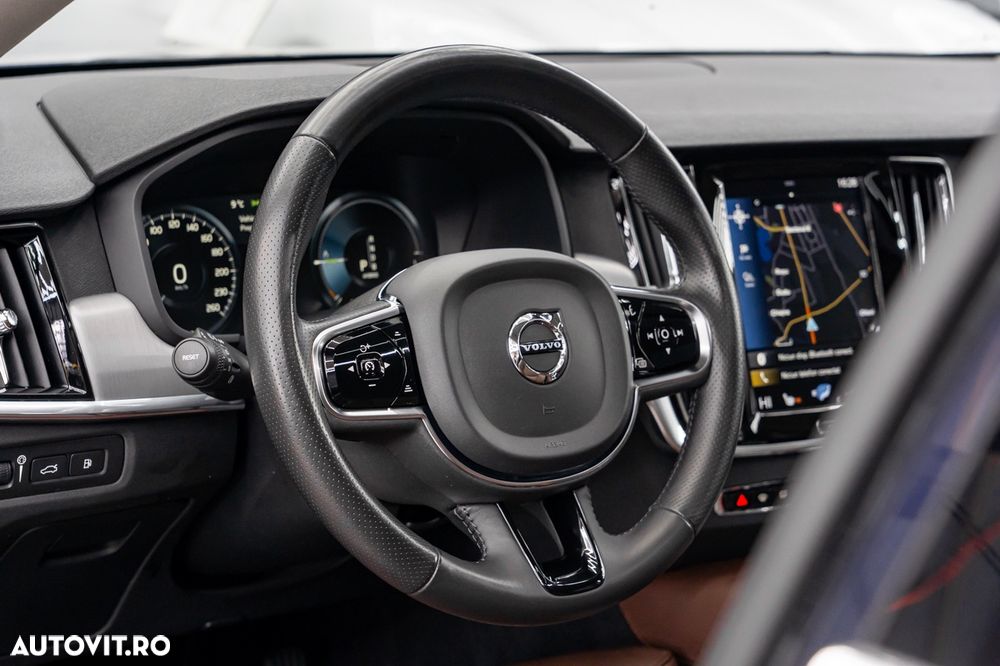 Volvo S90 T8 Twin Engine AWD Geartronic Momentum - 29