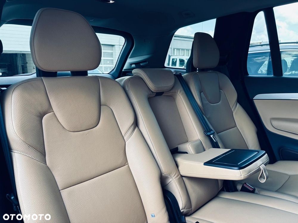 Volvo XC 90 D5 AWD Momentum 7os - 19