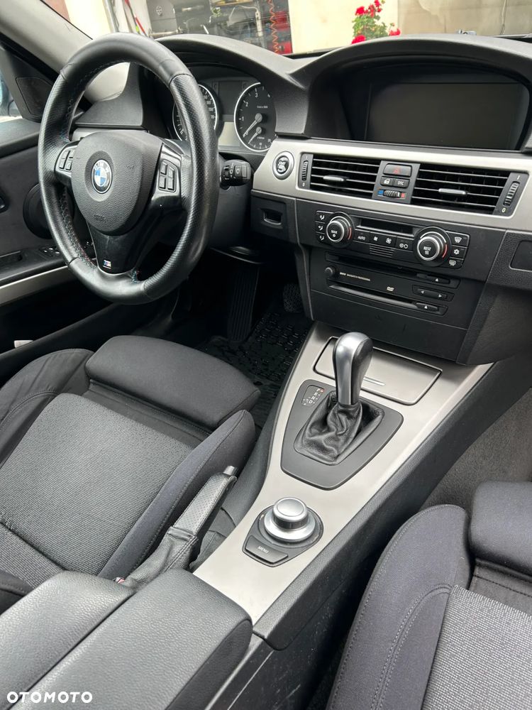 BMW Seria 3 318i Touring - 27